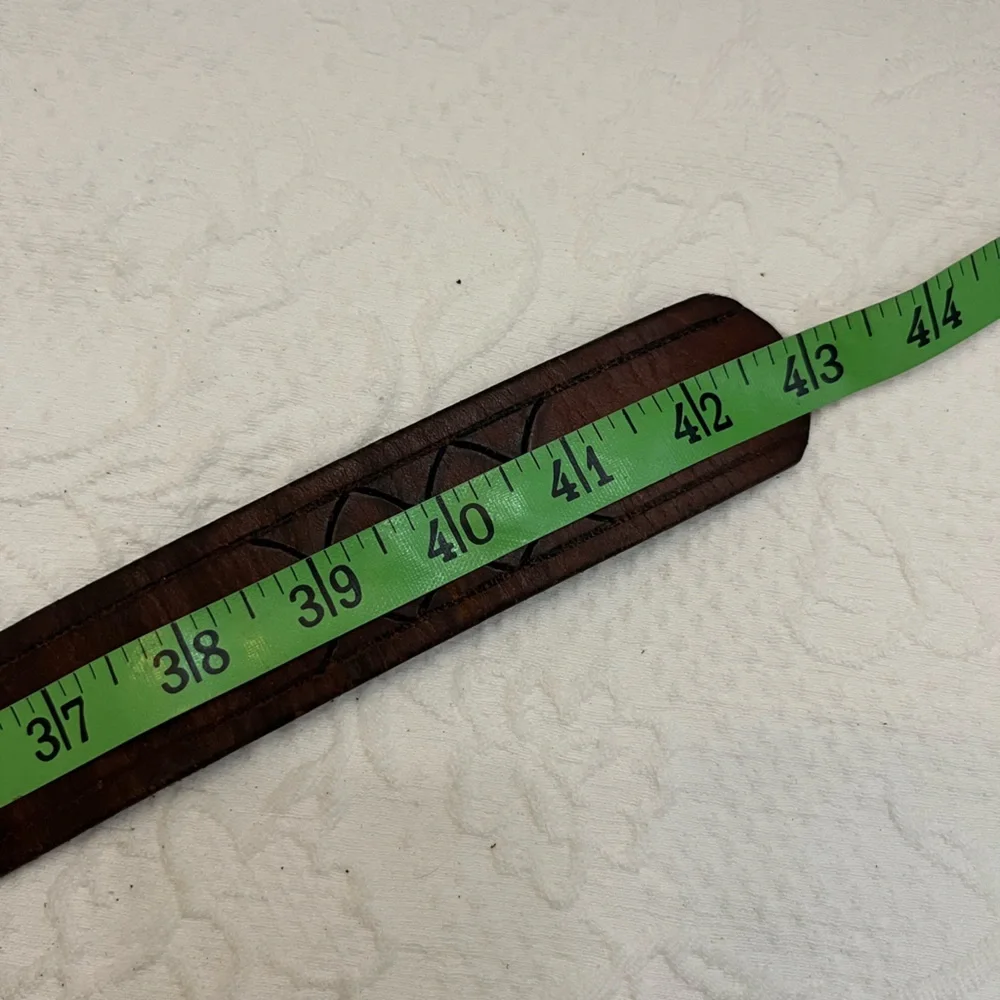 Vintage brown leather belt engraved C accent buckle - Picture 9 of 9